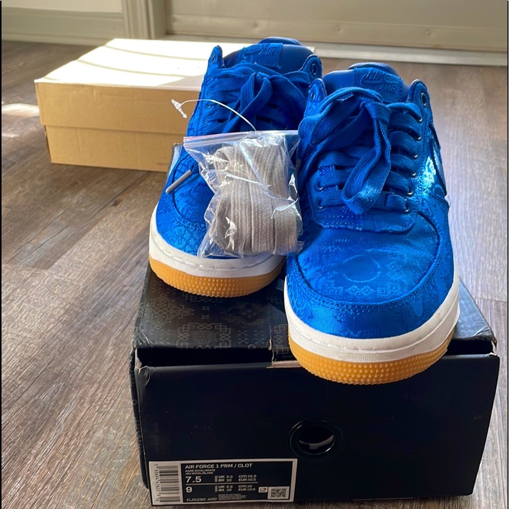 Size 7.5 Royal Blue Nike